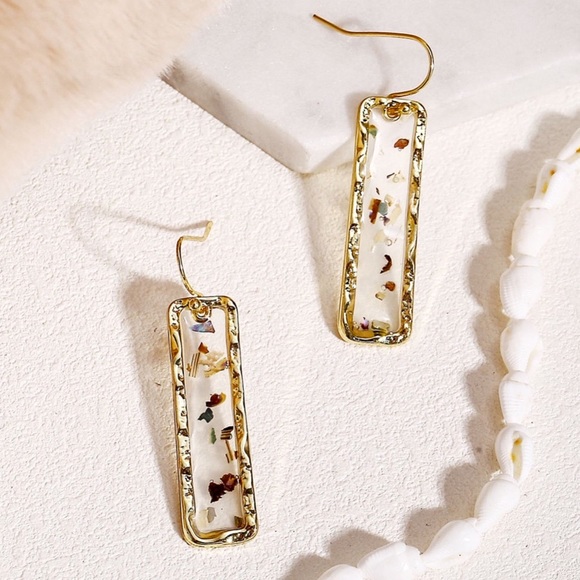 2/$20! Gold Rectangle Earrings w/Metallic Flecks - Picture 2 of 8